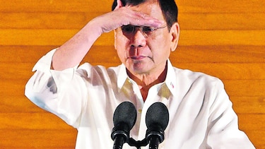 Duterte acusa de narcotráfico a jueces