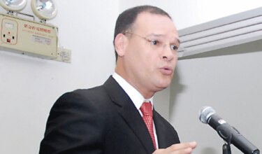 Pedro Miguel exonera a los diputados