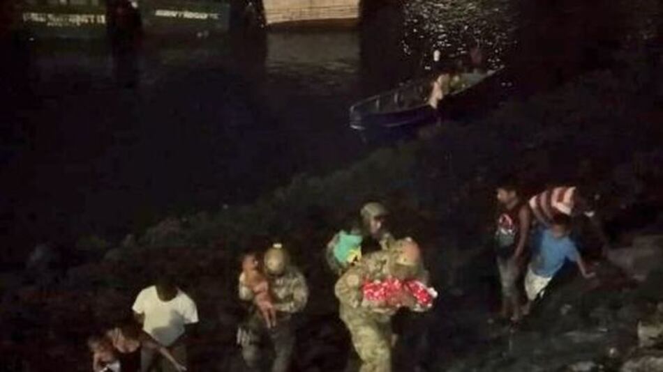 70 personas rescatadas tras encallar embarcación en la Bahía de Panamá