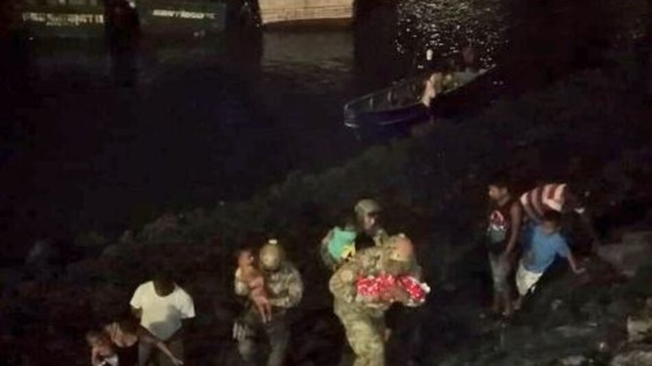 70 personas rescatadas tras encallar embarcación en la Bahía de Panamá