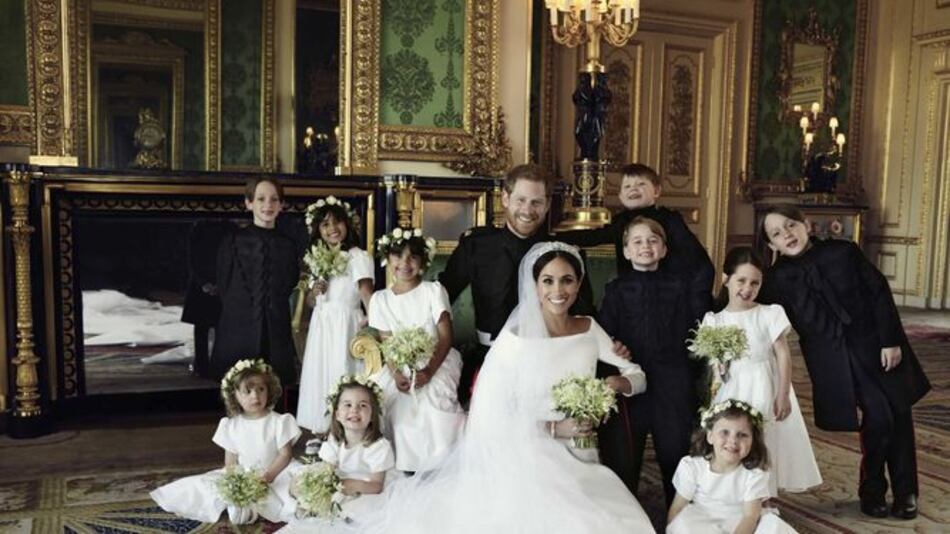 Palacio comparte fotos familiares de la boda real