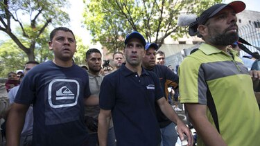 Venezuela: líder opositor Capriles denuncia que fue 'atacado con bombas'