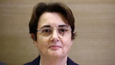 ‘La debilidad del museo es conocida’: la directora del Louvre admite fallas de seguridad en el robo de las joyas