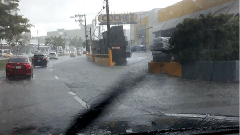 Se inundan 11 vías de la ciudad capital