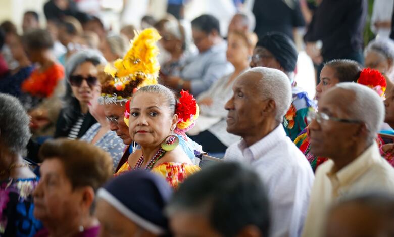 ‘No nos maten en vida, no les vamos a permitir que nos cuenteen’, le dicen los adultos mayores a los candidatos