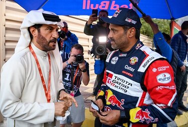 Al Attiyah y Sanders ganan prólogo del Dakar, un piloto herido en explosión