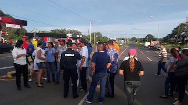 Los Santos: Protestan para reclamar mejoras de carretera