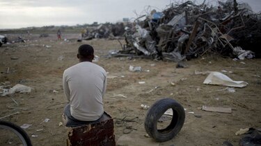 Rescatan a tres personas 120 horas tras terremoto