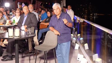 Mulino evitó el foro de turismo; se fue al Poin y habló por 45 minutos