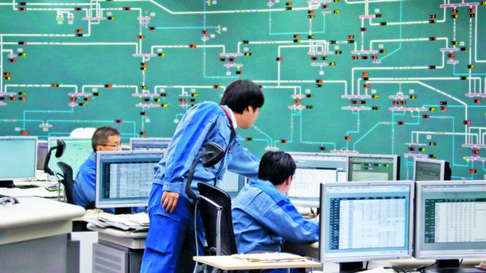 Shinzo Abe quiere atraer a los jóvenes al área laboral