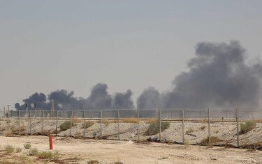 Drones de rebeldes yemeníes atacan instalaciones petroleras en Arabia Saudita