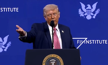 Trump comparte video de ataque militar masivo sin detallar ubicación