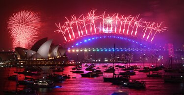 Sídney da la bienvenida al 2020 envuelta en humo pero con fuegos artificiales