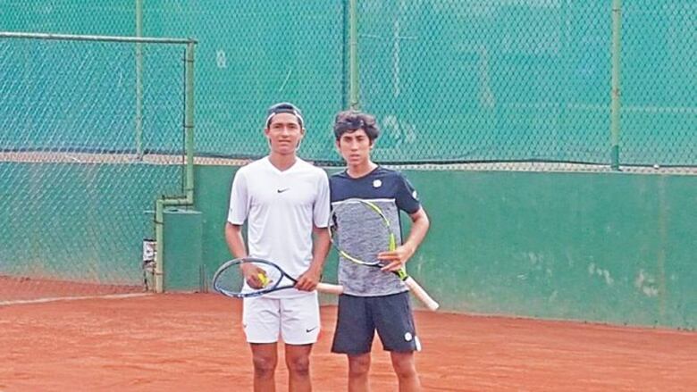 Foráneos dominan finales de parejas