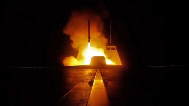 Estados Unidos, Francia y Reino Unido bombardean blancos del régimen en Siria