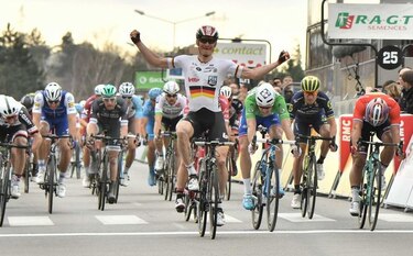 Greipel gana quinta etapa; Alaphilippe sigue de líder