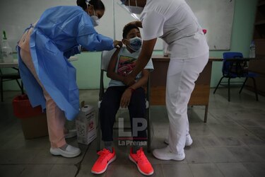 Salud empieza la inmunización de mayores de 12 años con enfermedades crónicas o discapacidad certificada