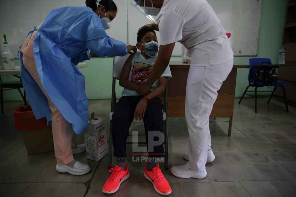 Salud empieza la inmunización de mayores de 12 años con enfermedades crónicas o discapacidad certificada