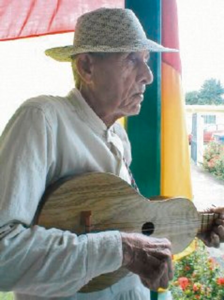 Notas de la mejorana, de luto en Guararé