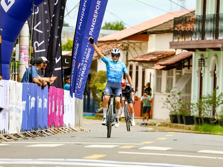 Óscar Sevilla se adueña de la primera etapa y liderato del Tour de Panamá 2025