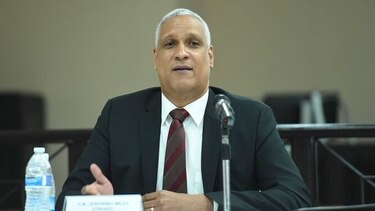 Magistrado Jerónimo Mejía presenta documentación para seguir otro período en la Corte
