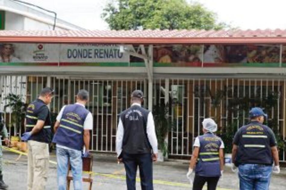 Lo sorprendieron cuando comía