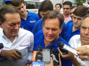 Navarro se impone en primarias del PRD