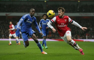 Empate entre Arsenal y Chelsea permite que Liverpool sea líder