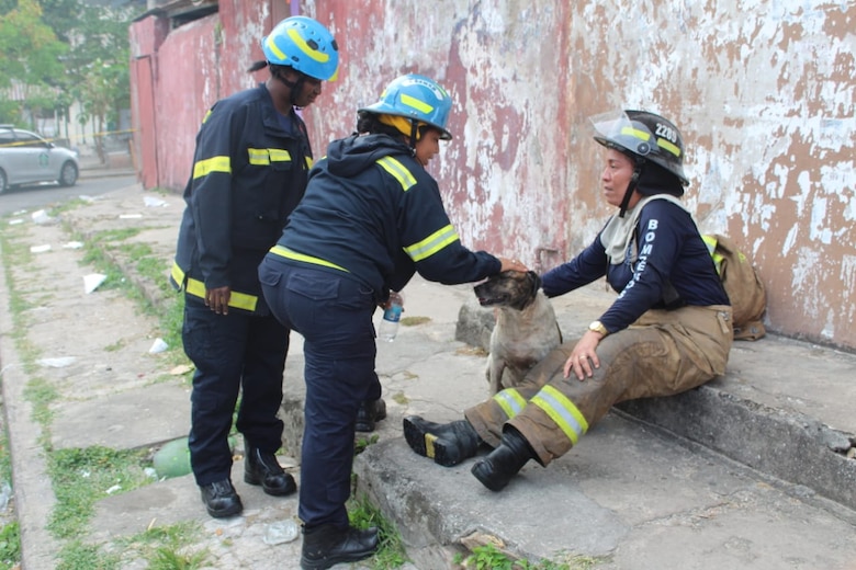 Se incendia viejo caserón en calle 13 de Santa Ana