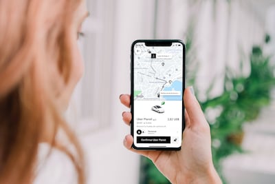 Nuevo decreto transforma plataformas de transporte: Uber e inDrive responden