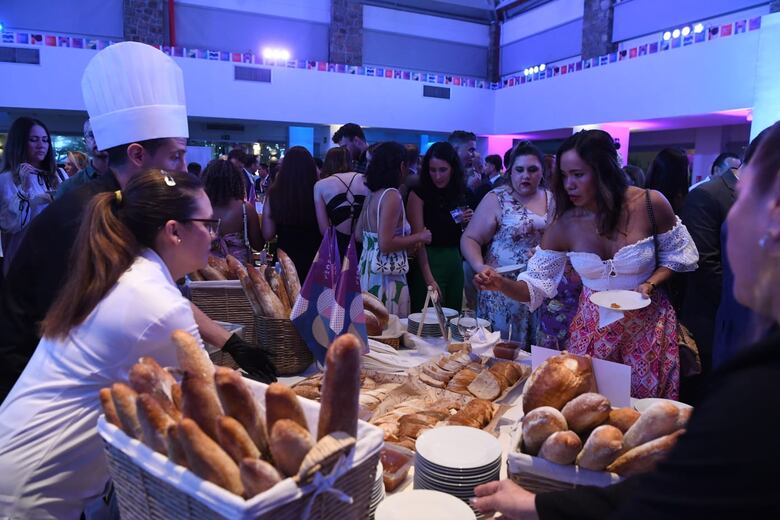 Día Nacional de Francia en Panamá se tiñe con los colores de París 2024