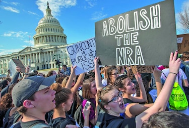 Estudiantes piden más control de armas