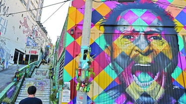 Eliminan murales