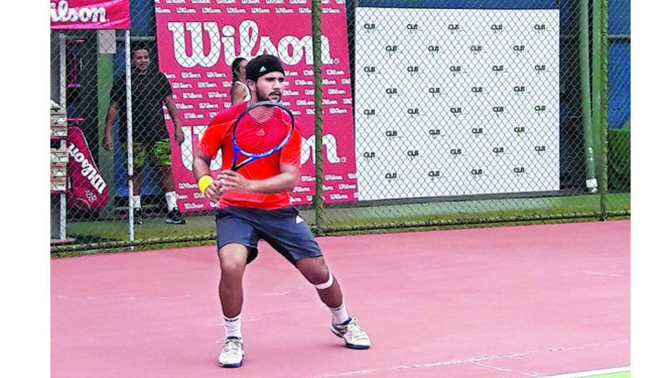 Gilberto Gómez gana torneo de tenis