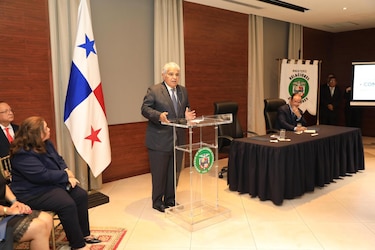 Panamá no dará ni votos, ni contratos a países que lo incluyan en listas negras, advierte Mulino