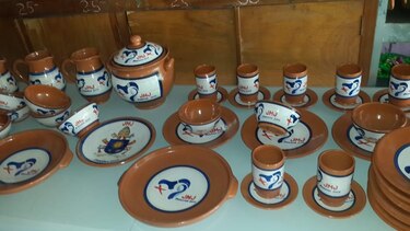 Artesanos herreranos confeccionan vajilla que utilizará el papa Francisco en Panamá