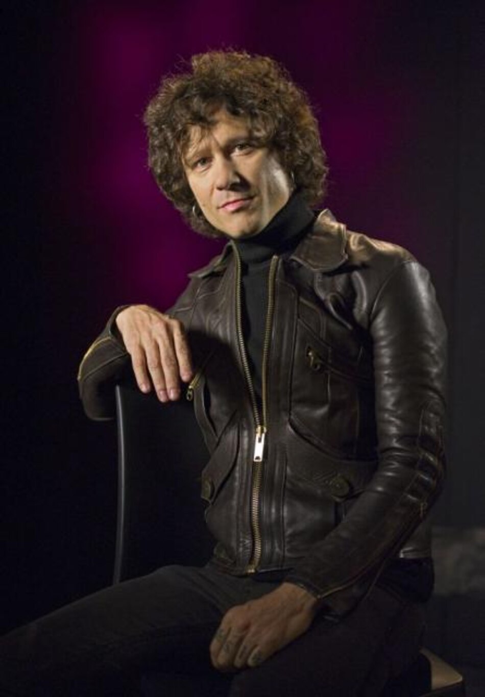 Bunbury rinde homenaje a Latinoamérica con 'Licenciado Cantinas'