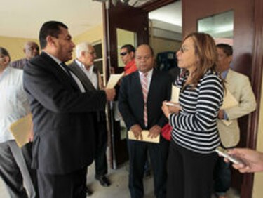 Víctimas denuncian que se busca entorpecer proceso por caso de pinchazos