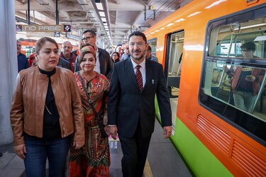 Reabren cinco estaciones elevadas del Metro que colapsaron en 2021 en la ciudad de México; piden justicia para las víctimas