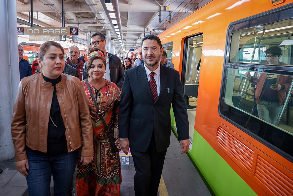 Reabren cinco estaciones elevadas del Metro que colapsaron en 2021 en la ciudad de México; piden justicia para las víctimas