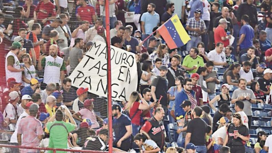Venezolanos arman una fiesta en su debut en la Serie del Caribe en Panamá