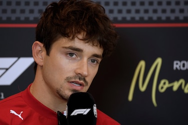 Charles Leclerc por delante de Verstappen en el primer libre de Mónaco