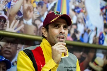 Capriles dice que Maduro ‘esconde’ devaluación de la moneda