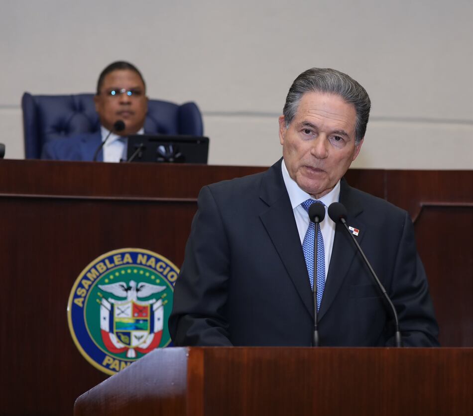 El Canal de Panamá prevé 1,515 tránsitos menos para el próximo año fiscal