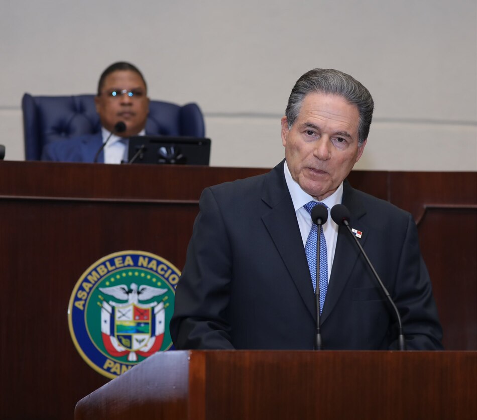 El Canal de Panamá prevé 1,515 tránsitos menos para el próximo año fiscal