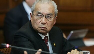 Tribunal prohíbe al exfiscal general Chávarry salir de Perú
