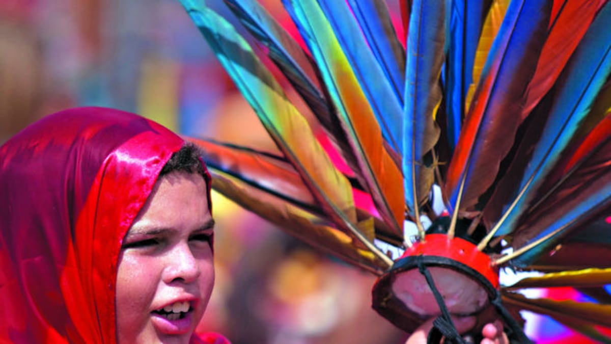 Desde muy pequeños a los niños se les inculcan las tradiciones y costumbres santeñas.