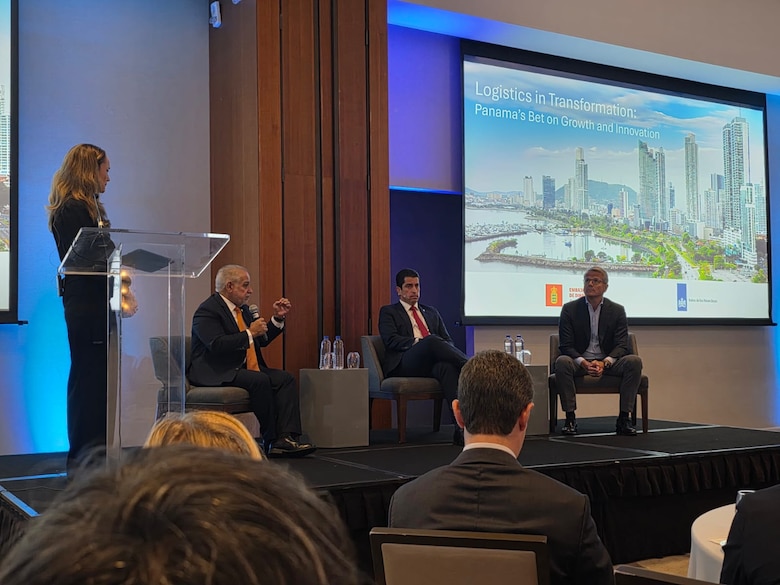 Grupo danés reitera interés en invertir en Panamá en nuevos puertos mientras el Canal espera licitarlos en 2026