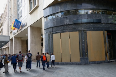 Comercios en ciudades españolas se blindan ante posibles disturbios convocados por Blocus