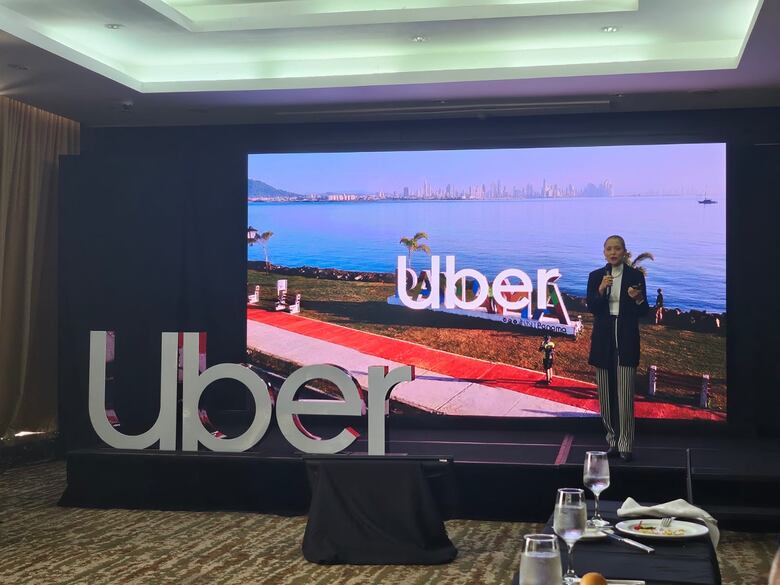 Conductores de Uber podrán grabar en video a los usuarios; también habilitan servicio para adolescentes